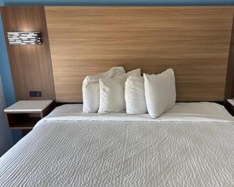 Jacksonville Inn & Suites - Джексонвілл