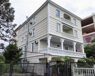 Guesthouse White Swan - Kobuleti - Building