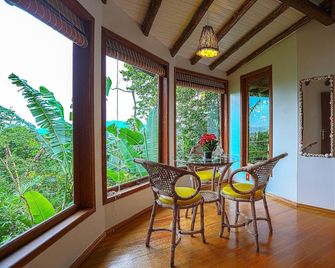 Studios do Barão - Praia do Rosa - Dining room