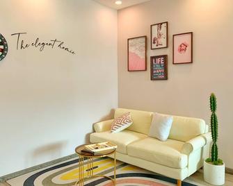 The Elegant 2 Bedrooms Apartment- 2 minutes to the beach - Vung Tau - Salon