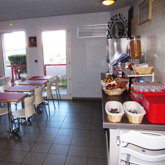 Brit Hotel Essentiel Sète / Balaruc