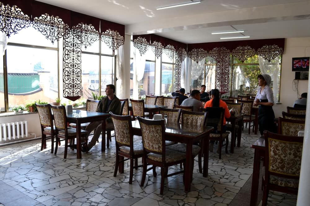 Apple Hostel Bishkek - בישקק - מסעדה