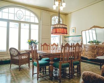 Baulenas House. A Beautiful Modernist Beachfront House - Caldes d'Estrac - Dining room