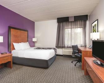 La Quinta Inn & Suites by Wyndham Atlanta Roswell - Roswell - Schlafzimmer