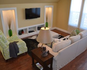 Fabulous Guest House with Swimming Pond and Gazebo - Near Rexburg - Saint Anthony - Sala de estar