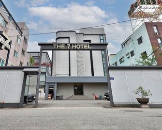 Pohang Jukdo Market The Seven - Pohang - Building