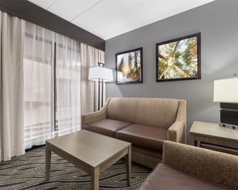 Best Western Braddock Inn - La Vale - Schlafzimmer