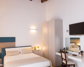Savoy Riviera - Naples - Bedroom