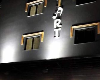 Hotel Triart Korce - Korça - Gebäude