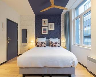 The Chaplain 27 - Antwerp - Kamar Tidur