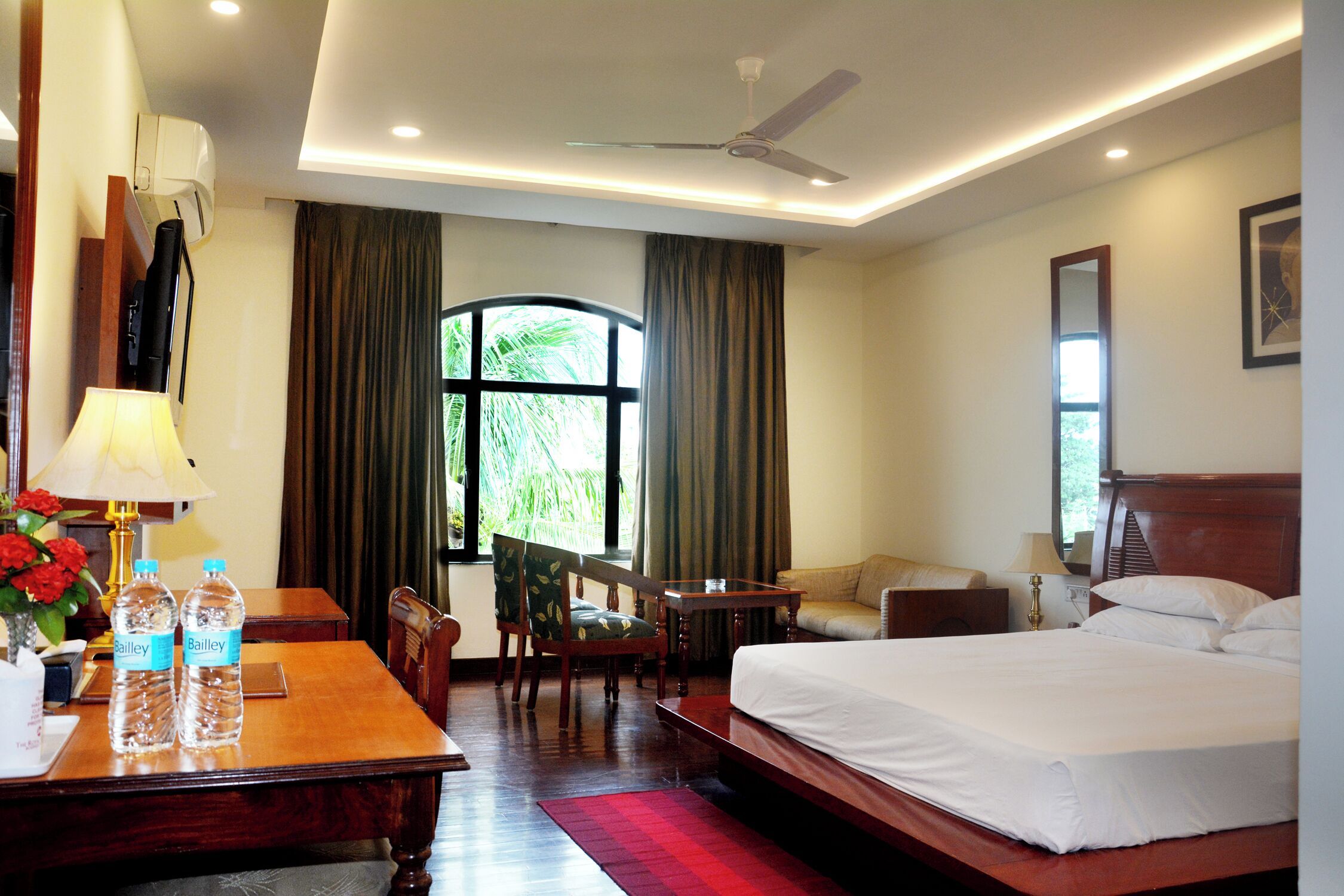 The Royal Residency - Bodh Gaya - Phòng ngủ