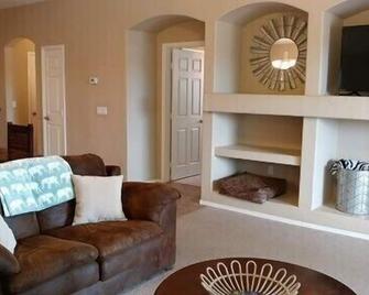 Sensational fully furnished San Tan Valley Home in the Johnson Ranch Community! - Queen Creek - Sala de estar