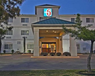 Motel 6 Dallas - North - דאלאס - בניין
