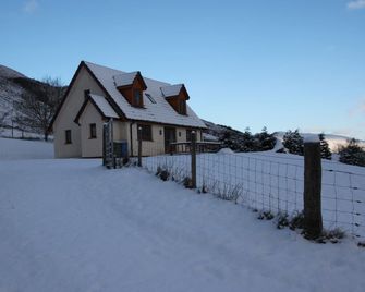 Rocky Mountain View Cottage - Dornie - Building