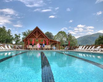 Smoky Mountain Splendor two third acre 2 king master suites - Sevierville - Pool
