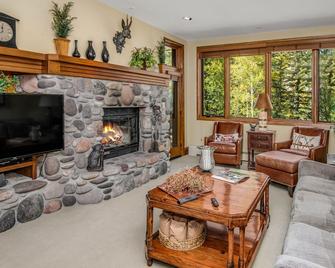 Highlands Lodge in Beaver Creek by Elevation Accommodations - Avon - Huiskamer