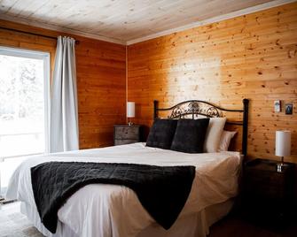 3BR Lakeside Retreat with Rustic Charm & Hot Tub - Magnetawan - Bedroom