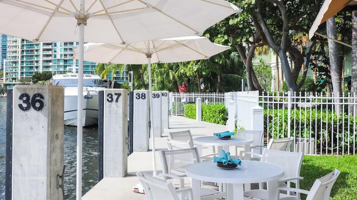 Riverside Hotel