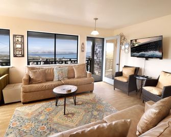 Short walk to the beach - Dillon Beach - Living room