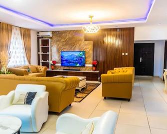 Opal Exquisite Apartment - Lekki - Living room