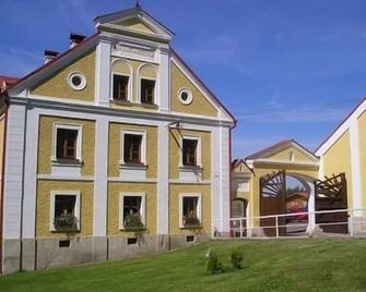 Hotel Resort Stein - Cheb - Building