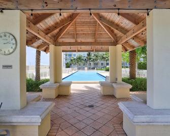 1 BR King- Rooftop Pool close to beach Casa Costa - Boynton Beach - Pool