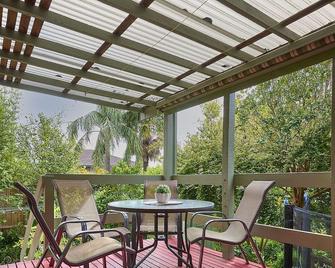 Kozyguru Glen Waverley Family Home & Backyard - Glen Waverley - Balcony