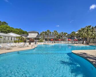 Idyllic Sunset Beach Condo on Golf Course! - Sunset Beach - Pool
