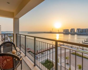 Ultimate Stay / Panoramic Sunset Full Sea & Yacht Marina Views / 3 Bedrooms - Dubai - Balcony