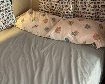 Cozy Camper - Old Town - Bedroom