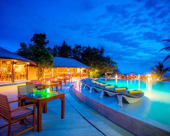 Centara Ras Fushi Resort & Spa Maldives - Giraavaru - Piscina