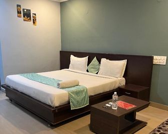 Hotel Pvb Fortune Inn - Guntūr - Living room