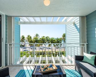 Beach House- Ocean & Beach View-Upgraded-Over 146 Five Star Reviews - كي وست - شرفة