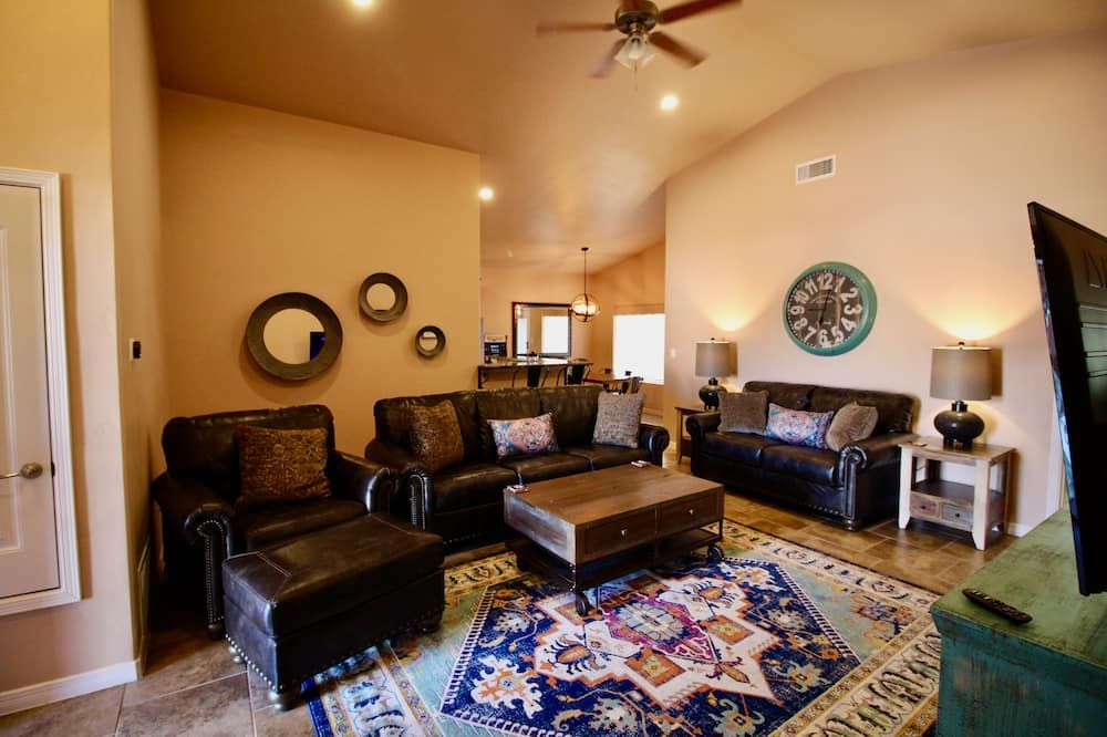 Kick Back & Relax! This Place Is Gorgeous - Sleeps 10 - Carlsbad - Living room