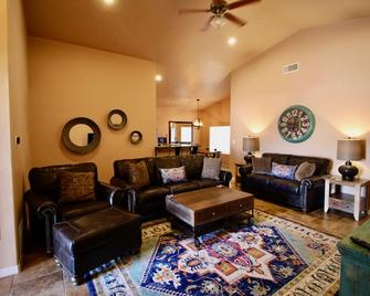 Kick Back & Relax! This Place Is Gorgeous - Sleeps 10 - Carlsbad - Living room