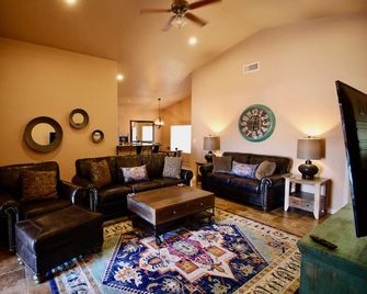 Kick Back & Relax! This Place Is Gorgeous - Sleeps 10 - Carlsbad - Living room