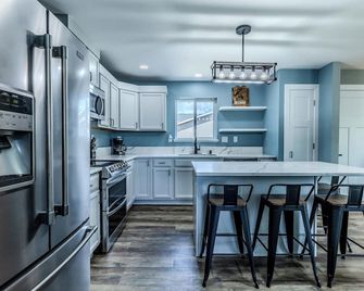 4-Bedroom House In Peaceful Spirit Lake With Wifi, Ac, Spacious - Spirit Lake - Cocina