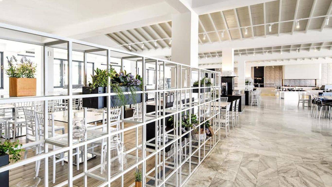 Akrathos Beach Hotel