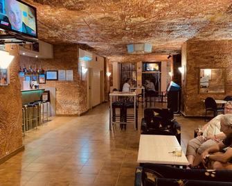 Desert Cave Hotel - Coober Pedy - Sala de estar