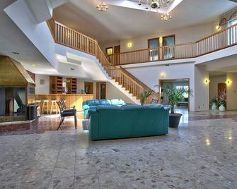 Grand Villa Estate - Burlington - Lobby