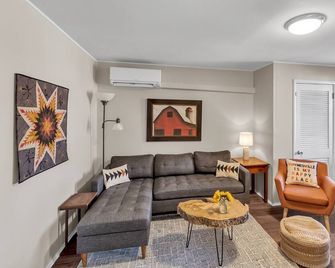 Only Two Blocks From Main Street! - Waynesville - Obývací pokoj