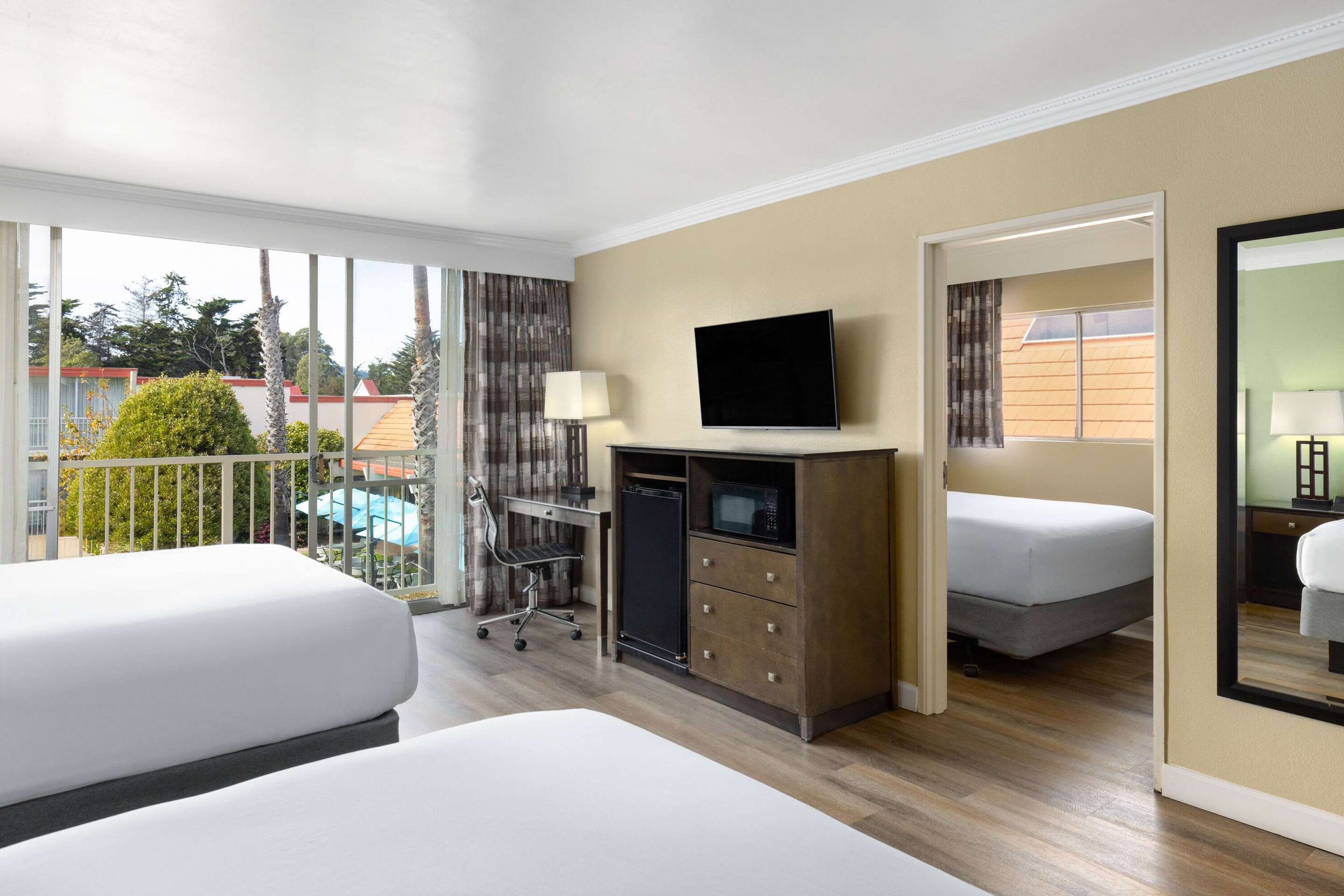 Travelodge by Wyndham Monterey Bay