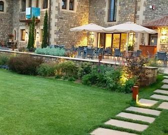 La Fuentona De Santillana - Santillana del Mar - Patio