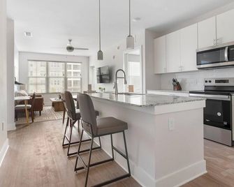 Landing | Incredible 2bd, Gym - פורט מאיירס - מטבח