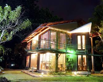 Pool, Sauna, Hot Tub, Fruit Trees, Lush Gardens - Atenas - Edificio