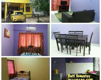Baiti Homestay - Gambang - Balcony