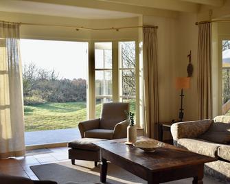 Large, detached cottage, 5 stars, near the beach, beautiful view. - Buren