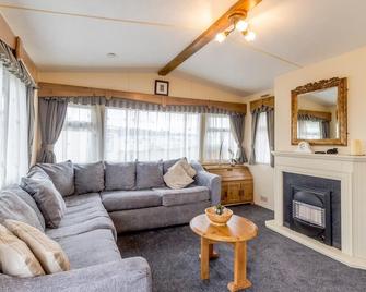 Great dog friendly caravan for hire at North Denes in Suffolk ref 40068ND - Lowestoft - Living room