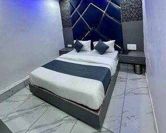 Hotel The Pacific Ahmedabad Airport - Ahmedabad - Quarto