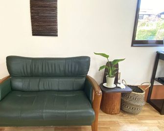 Yufuin Onsen Hasuwa Inn - Yufu - Living room